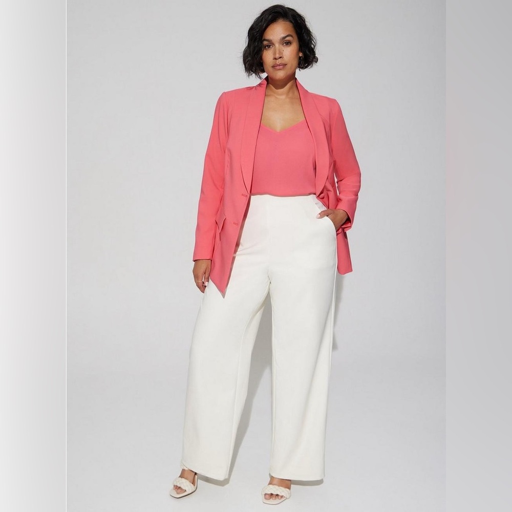 NWT TORRID TORRID Soho Studio Refined Crepe Blazer - SIZE 4 - Picture 2 of 8